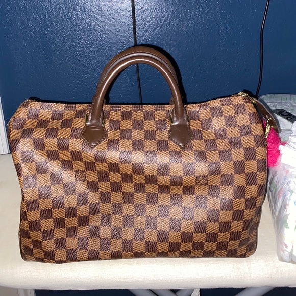 Louis Vuitton Authentic - Picture 3 of 9